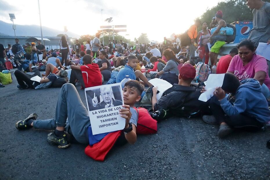 Viaja mujer migrante de 80 años en caravana hacia EU