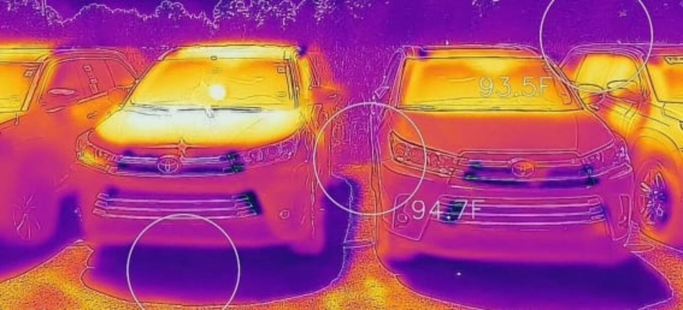 ¿Es verdad que los autos negros absorben más calor? 