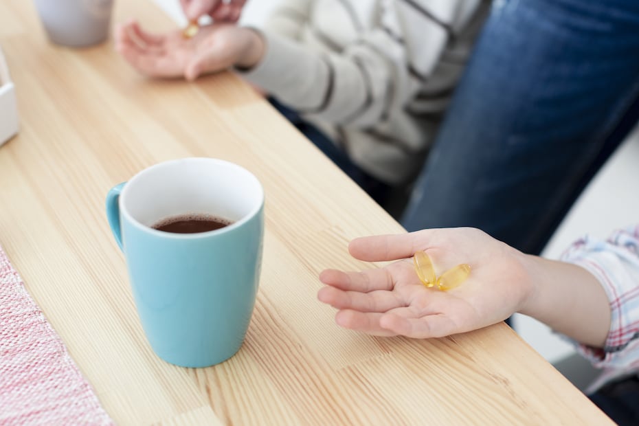 La orientación médica es clave para un consumo seguro de café durante tratamientos. Fotos: Freepik