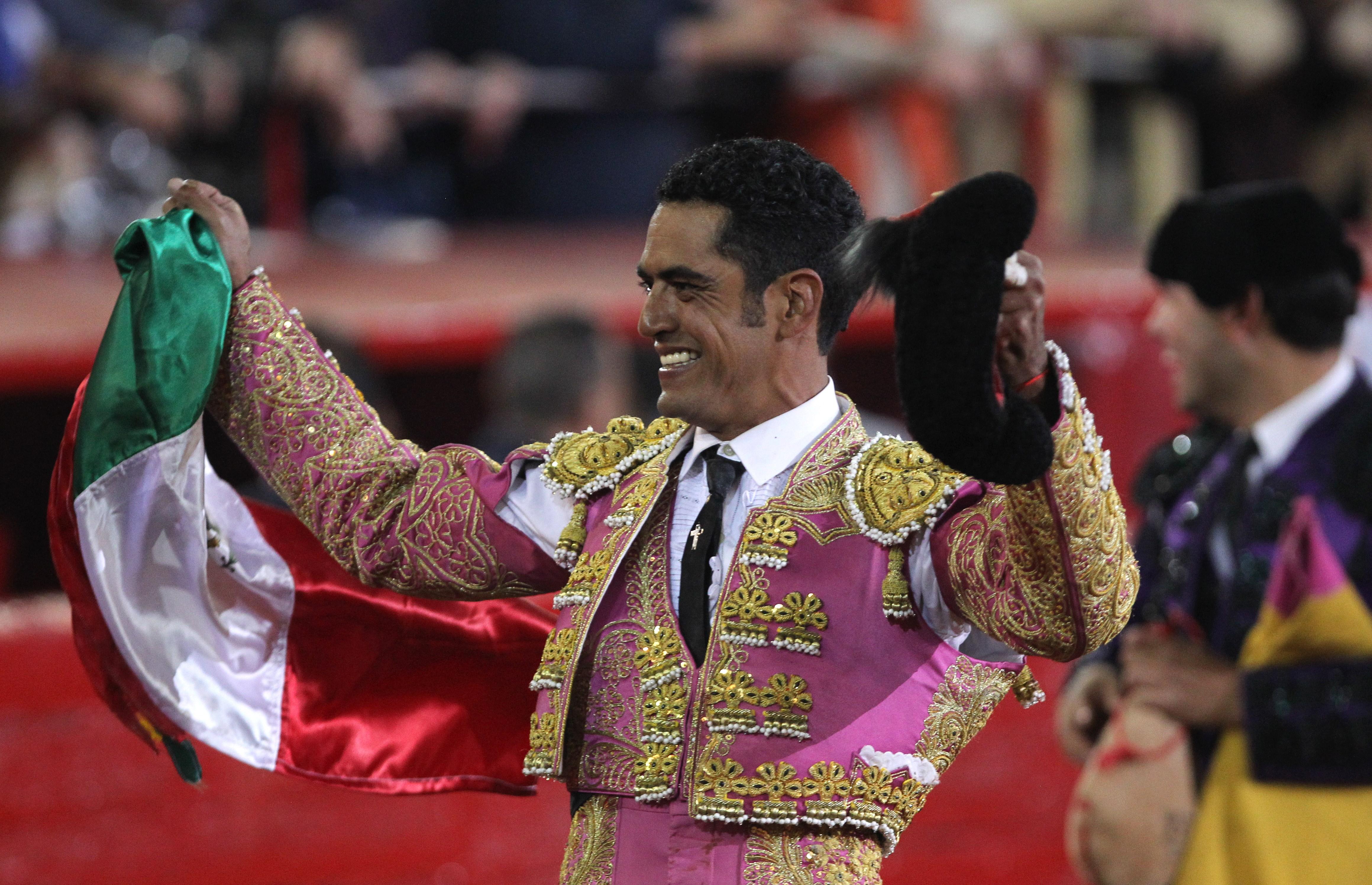 Benevolente puerta grande para Garibay en su despedida