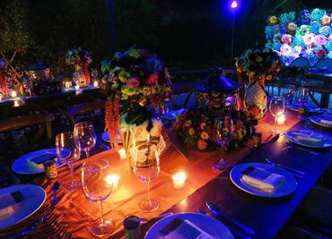 Cena bajo la Vía Láctea en un semidesierto de México