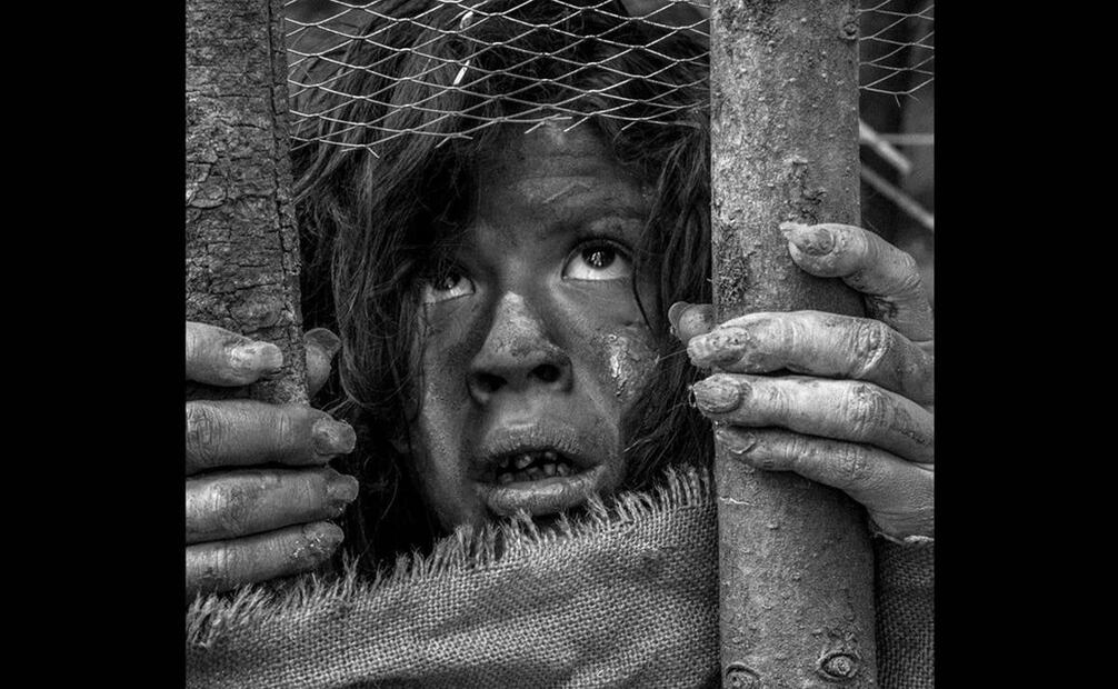 Extracto de la película "Feral", cuyo realizador Andrés Kaiserse apoyó para su documentación en videos reales de niños ferales (salvajes) en los que se veían sus desplantes de ansiedad y los sonidos que emitían, los cuales fueron recreados. Fotos: Cortesía Andrés Kaiser