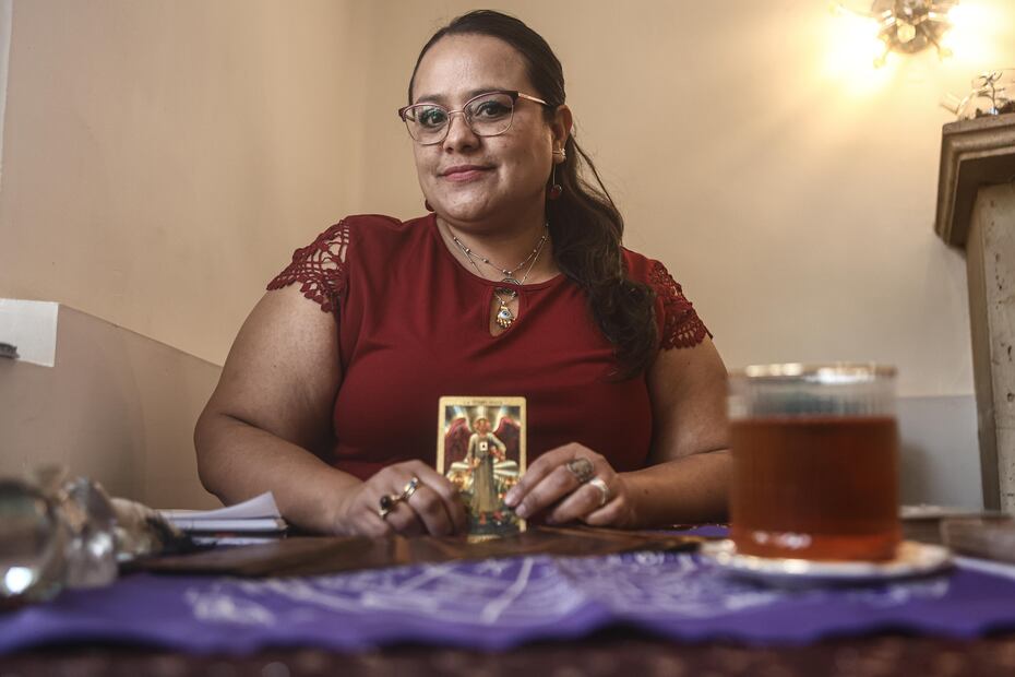 Zayuri Ortiz Monteón padece Long Covid persistente y se dedica a leer el tarot en Té Foto: Gabriel Pano, El Universal