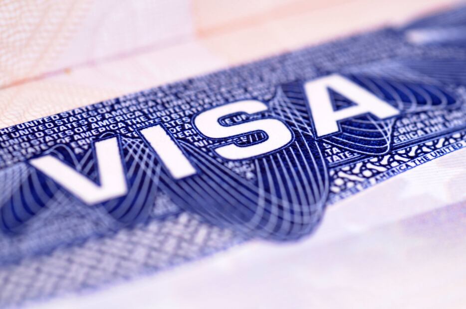 Los menores de 13 años y adultos mayores de 79 años también deben hacer la entrevista para la visa americana. Foto: Freepik