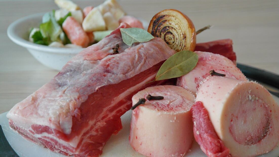 Caldo de huesos. Fuente: Pixabay