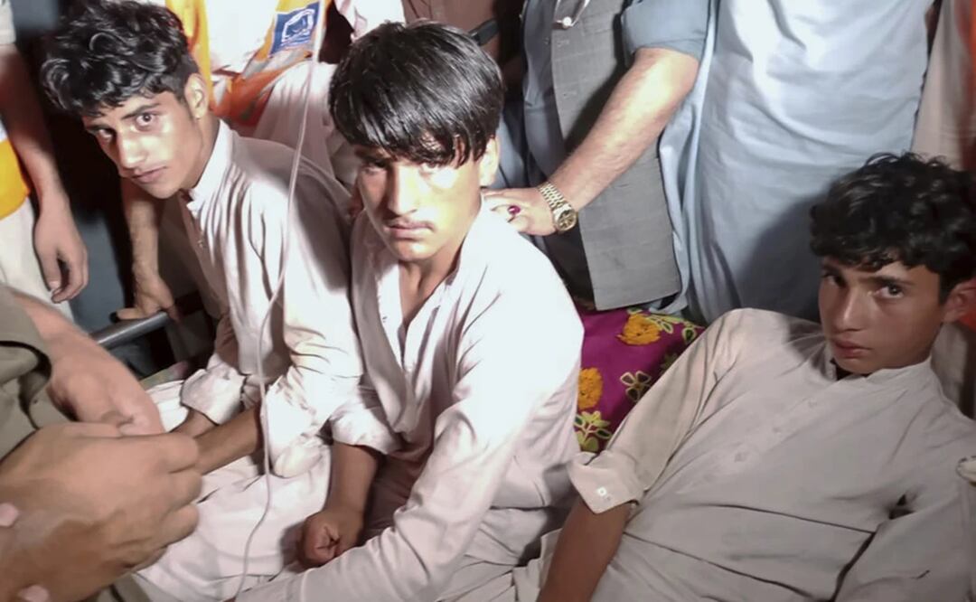 Foto de unos de los niños que quedaron atrapados en un teleférico en Pakistán, en la aldea Pashto, del distrito Battagram en la provincia Khyber Pakhtunkhwa, Pakistán. Foto: AP