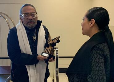 Entregan “Alas de Cuauhtémoc” a Javier Bátiz por su trayectoria en el rock