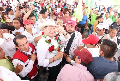 Alejandro Armenta propone la inversión en maquinaria para nuevas carreteras en Puebla