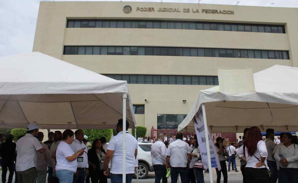 Paralizaron los trabajos desde las 7 de la mañana y bloquearon una arteria del bulevar Independencia, frente a las instalaciones del instituto. Foto: Especial