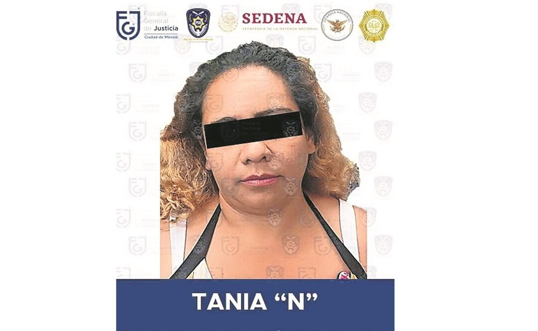 Durante el cateo a un domicilio en la colonia Ampliación Casas Alemán se detuvo a una mujer. Foto: Especial