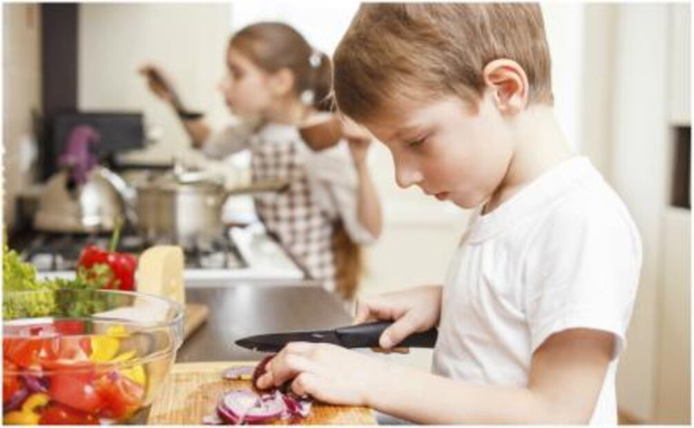 Este 2 de marzo, Día de la Familia, hacer una competencia de cocina familiar es una buena idea. Foto: Archivo / EL UNIVERSAL