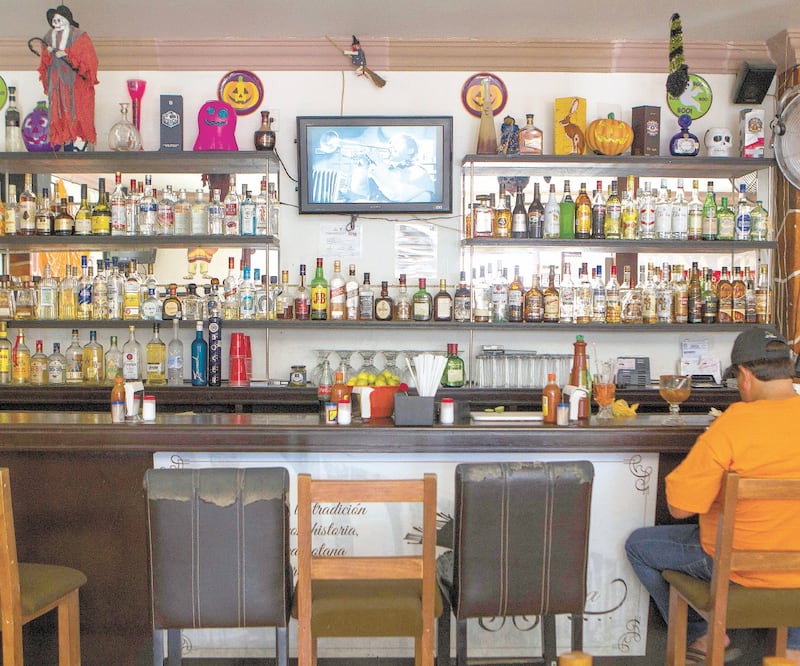 Los bares son algunos de los negocios que siguen cerrados. ARCHIVO EL UNIVERSAL