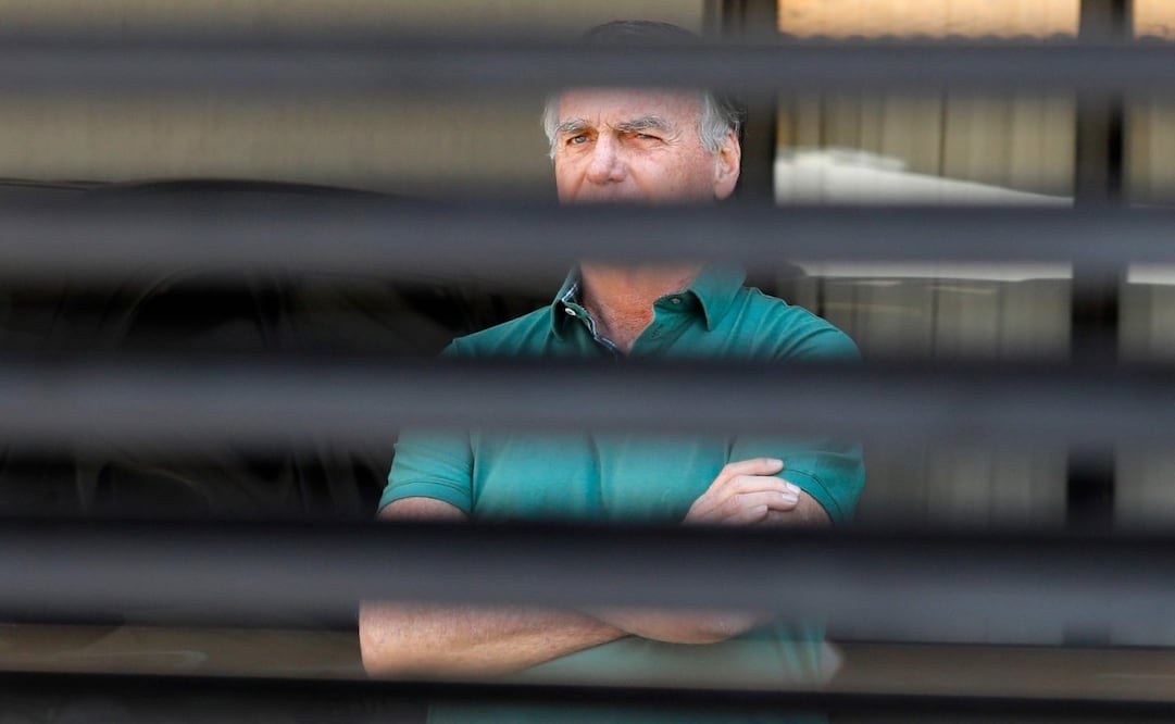 El expresidente de Brasil, Jair Bolsonaro, de 70 años, fue llevado desde su casa, donde estaba bajo arresto domiciliario, a la sede de la policía federal en la capital, Brasilia. Foto: AFP