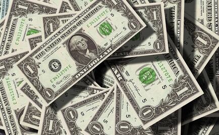 Millonaria por accidente: mujer compra por error un boleto de lotería y gana 10 mdd