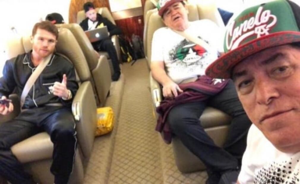 Canelo vuelve a viajar a Las Vegas con 'pijama' de 50 mil pesos