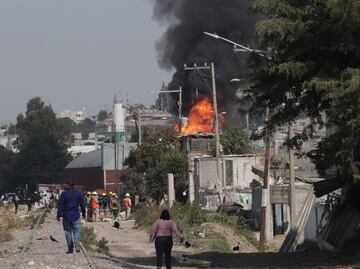 Sofocan incendio tras explosión por fuga de gas en Puebla