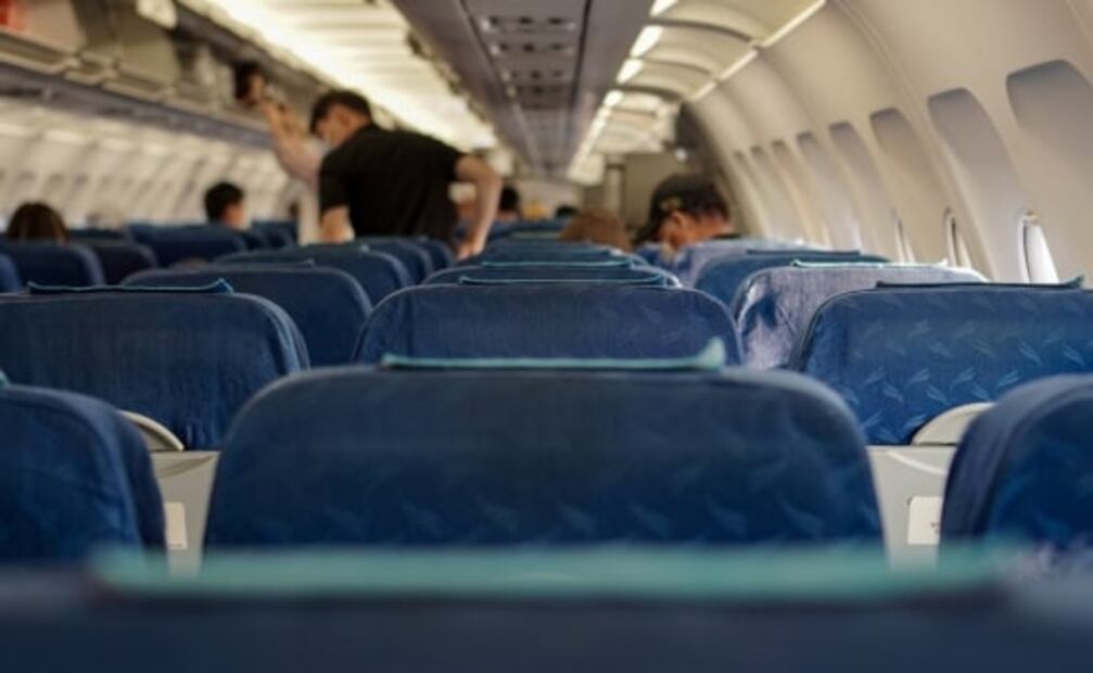 ¿Por qué tienes que enderezar tu asiento de avión en el despegue y aterrizaje?