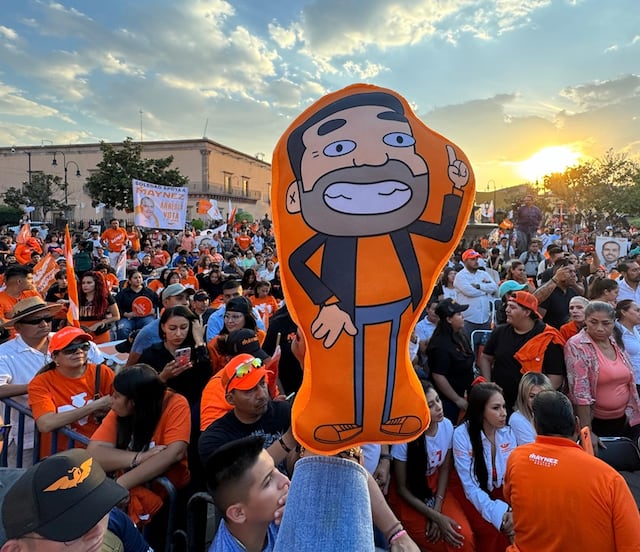 Adiós Amlitos y Clauditas, llega el Maynecito, muñeco de Jorge Álvarez Máynez