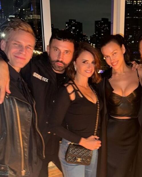 La actriz y la modelo Irina Shayk en su fiesta de cumpleaños. Foto: Instagram