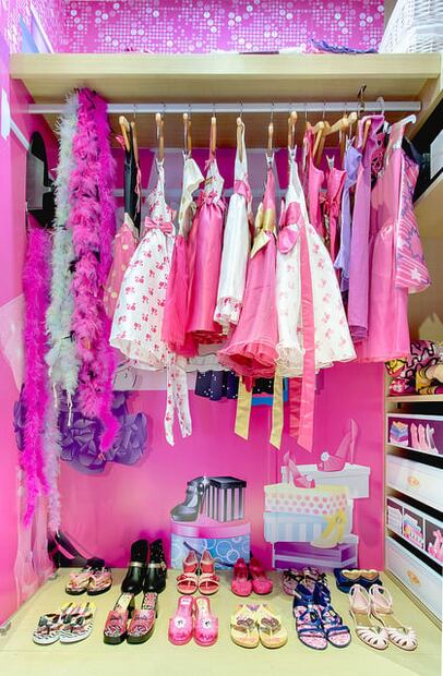 Duerme en la habitación de Barbie