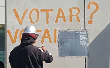 Maestros realizan pintas en fachada del Congreso de Oaxaca