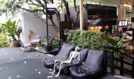 La cafetería dedicada a la muerte