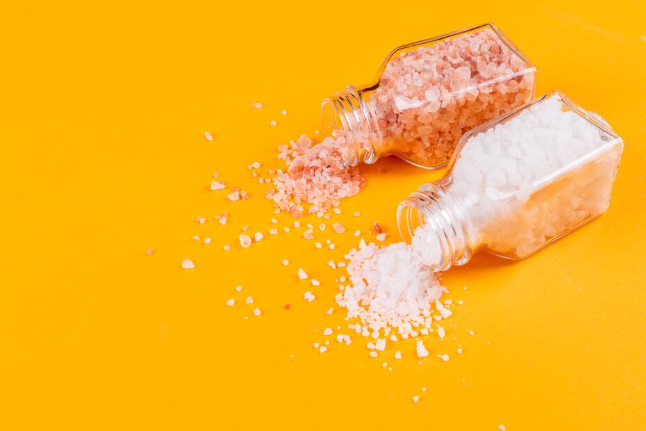 Más allá de la cocina, la sal tiene propiedades que neutralizan los malos olores. Foto: Freepik