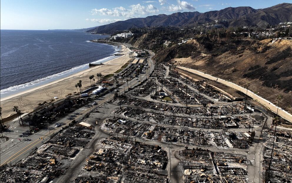El departamento de bomberos de California afirmó el viernes 31 de enero de 2025 en su página web que los dos fuegos que devastaron la ciudad de Los Ángeles estaban controlados al 100%. Foto: AP