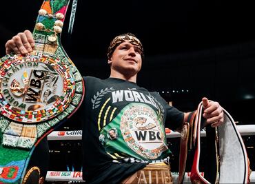 Canelo Álvarez deja de ser campeón indiscutido luego de perder su cinturón de la FIB