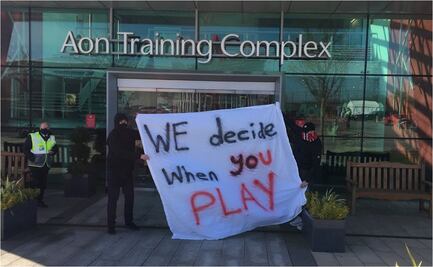 Aficionados invaden entrenamiento del Manchester United