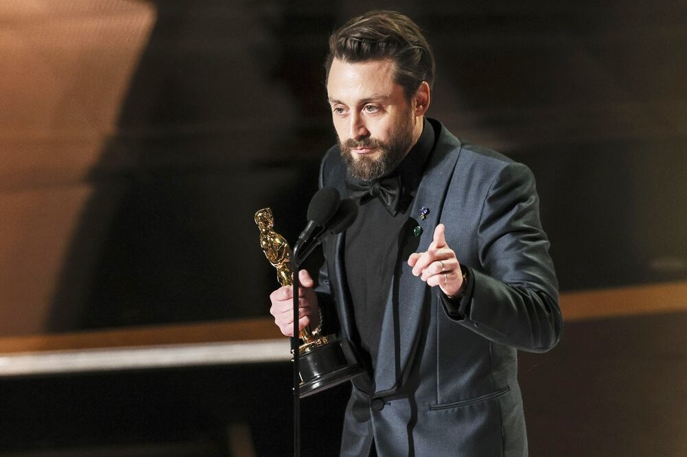 Kieran Culkin, ganador del premio Oscar en la categoría de Mejor actor de reparto, por la cinta "A real pain".
Foto: Jordan Strauss, AP