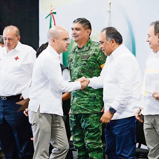 El gobernador Héctor Astudillo asistió a la inauguración de la Reunión Nacional de Protección Civil para la temporada de huracanes, ciclones y lluvias. 