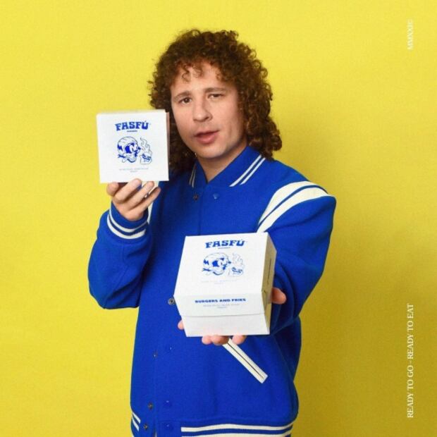 ¿Cuánto cuesta comer en el nuevo restaurante de Luisito Comunica? 