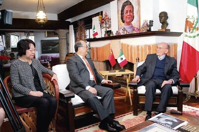 Echeverría recibe al embajador de China