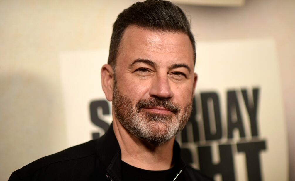 El programa nocturno de Jimmy Kimmel fue retirado del aire el 17 de septiembre de 2025, horas después de que el gobierno de Estados Unidos amenazara con cancelar las licencias de transmisión debido a los comentarios que hizo el presentador sobre el asesinato del influencer conservador Charlie Kirk. Foto: AP