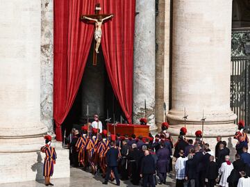 Papa Francisco: Miles dan último adiós al líder de la Iglesia católica mientras su sepulcro está casi listo; sigue el minuto a minuto