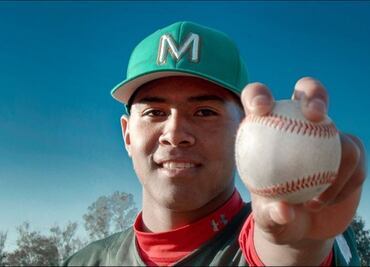 Pitcher de la oficina de beisbol creada por AMLO firma con los Phillies