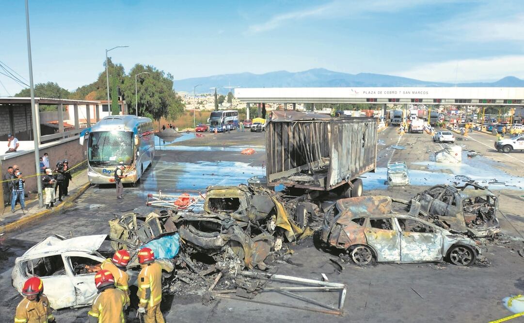 El 6 de noviembre, un tractocamión se impactó contra vehículos en la caseta de San Marcos. Murieron 17 personas. Foto: Archivo EL UNIVERSAL