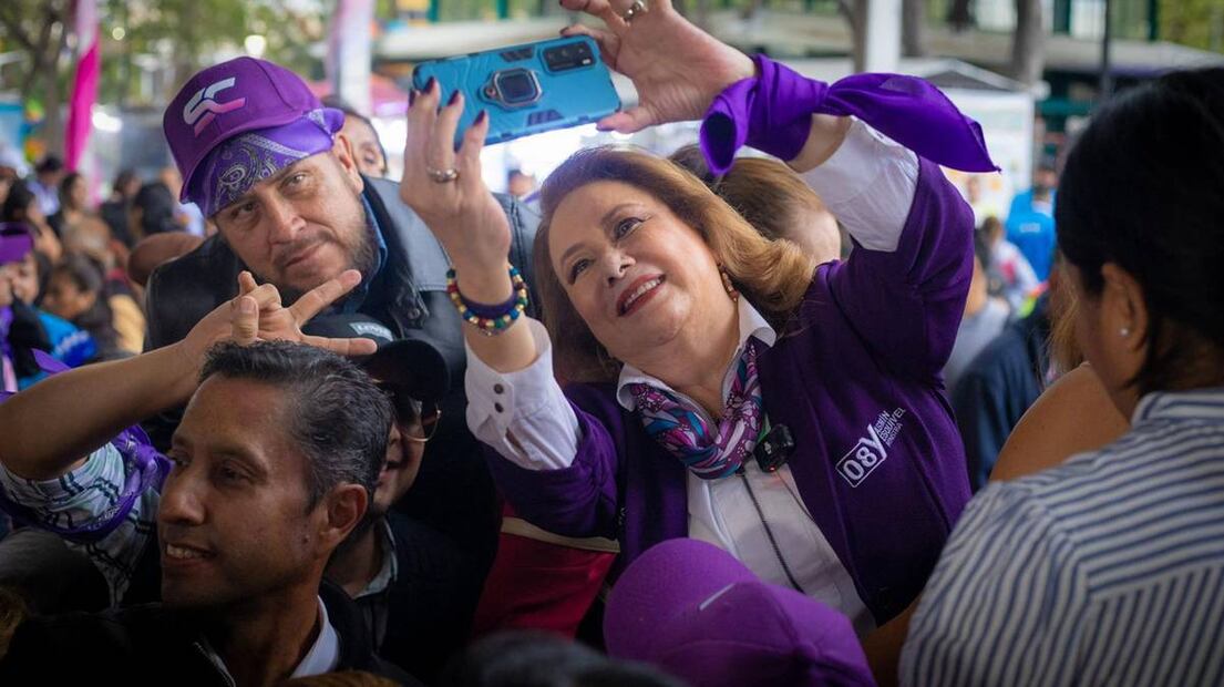 Después de 60 días de campaña, la candidata a ministra de la Suprema Corte de Justicia de la Nación (SCJN), Yasmín Esquivel, se comprometió por una justicia destinada a la gente. Foto: Especial