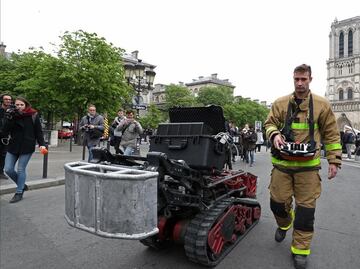 "Colossus", el robot bombero que ayudó a controlar el incendio en Notre Dame