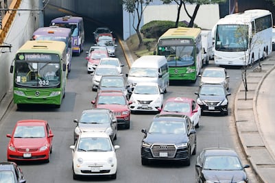 Este jueves 4 de julio no circulan autos con engomado verde