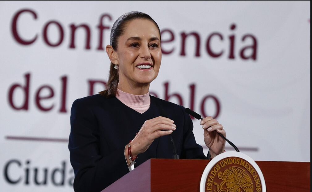 La presidenta Claudia Sheinbaum afirmó que, pese a la incertidumbre por la imposición de aranceles por parte del gobierno de EU, este año se cerrará con número positivos y confió que el próximo año le irá todavía mejor al país, por lo que "hay muy buen panorama para México". Foto: Berenice Fregoso/EL UNIVERSAL