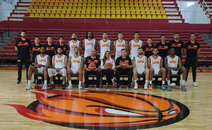 Mara Lezama celebra el regreso de Quintana Roo al básquetbol con el equipo "El Calor de Cancún"