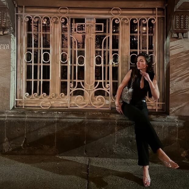 Rina Lipa con su look negro. Foto: Instagram @rinalipa