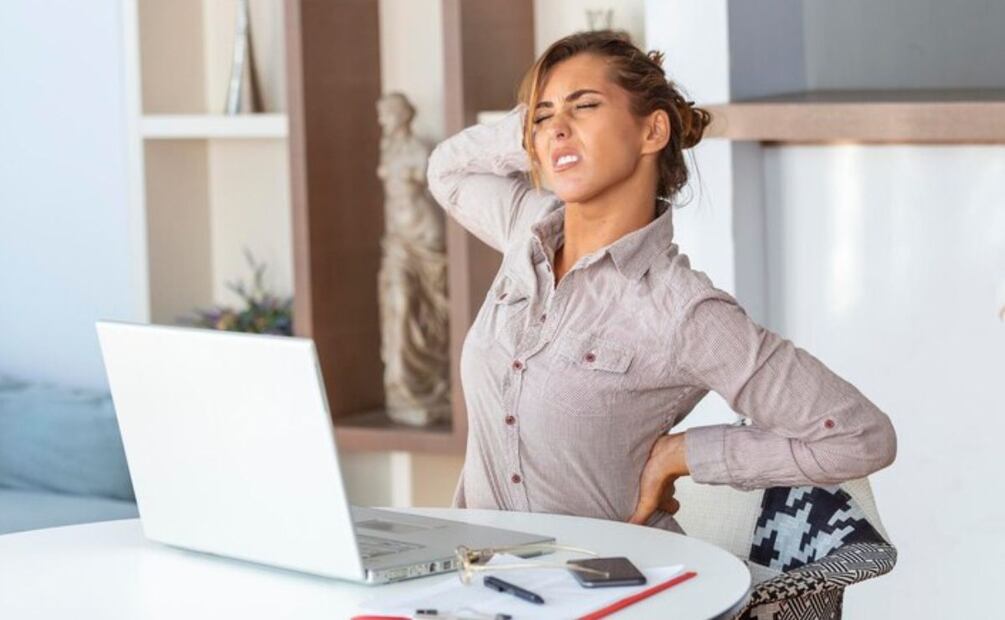 Sentir dolor constante no es normal. Foto: Freepik