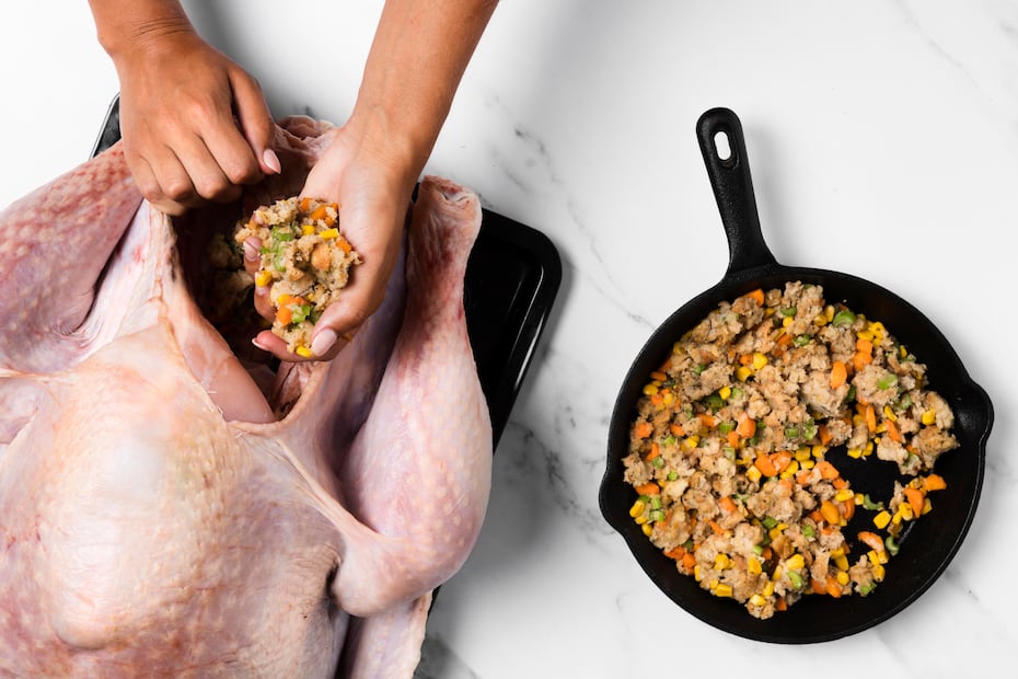 Existen varios tipos de ingredientes y rellenos para el pavo de navidad. Foto: Freepik