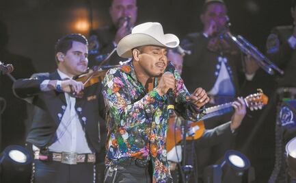 Espinoza Paz canta para estar en las plataformas