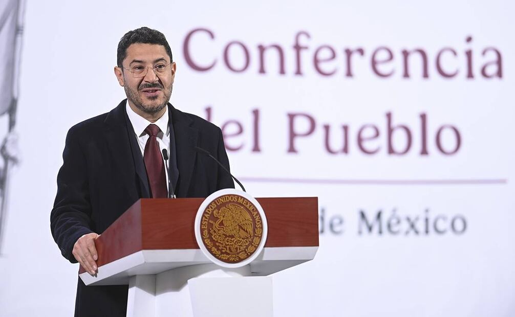 Martí Batres, director del Instituto de Seguridad y Servicios Sociales de los Trabajadores del Estado (ISSSTE), informó que también se alista la apertura de cinco hospitales y una clínica hospital para este 2025. Foto: Presidencia
