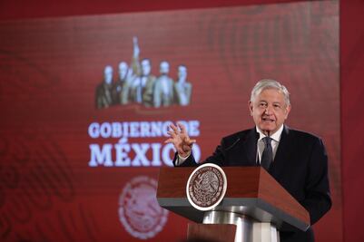 AMLO pide a Conacyt informar sobre becas