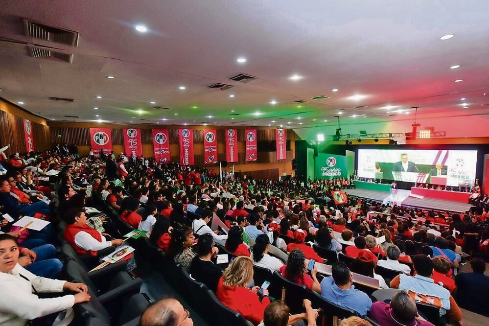 La convocatoria para renovar al Comité Ejecutivo Nacional incluirá las reformas a los estatutos que permiten la reelección del actual dirigente tricolor. Foto: Especial